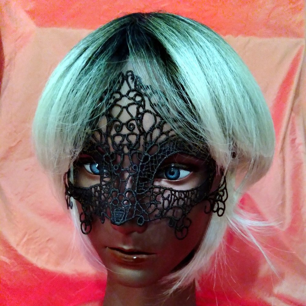 Queen Lace Masquerade Mask